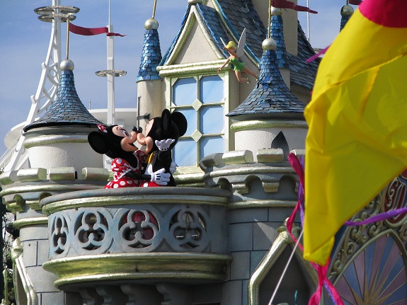 Mickey and Minnie Kiss at Hong Kong Disneyland