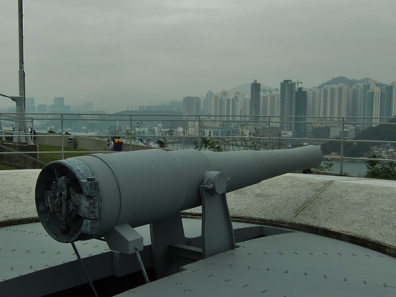 Disappearing Gun at Hong Kong Museum of Coastal Defence